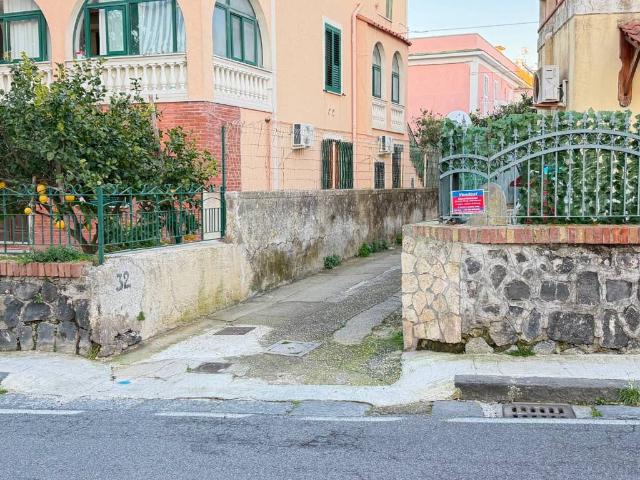 Appartamento in vendita a Procida NA