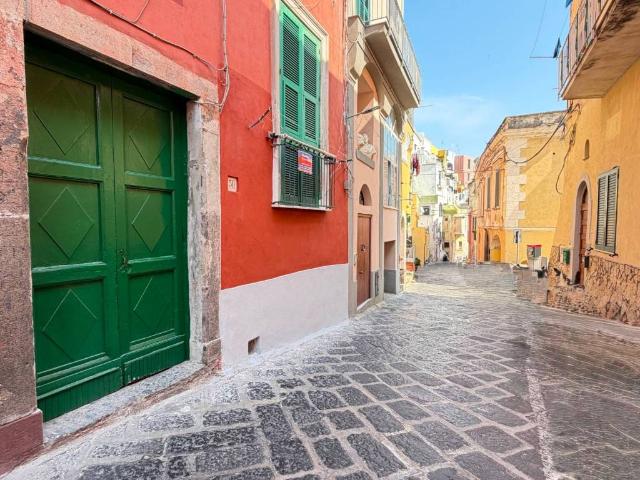 Appartamento in vendita a Procida NA