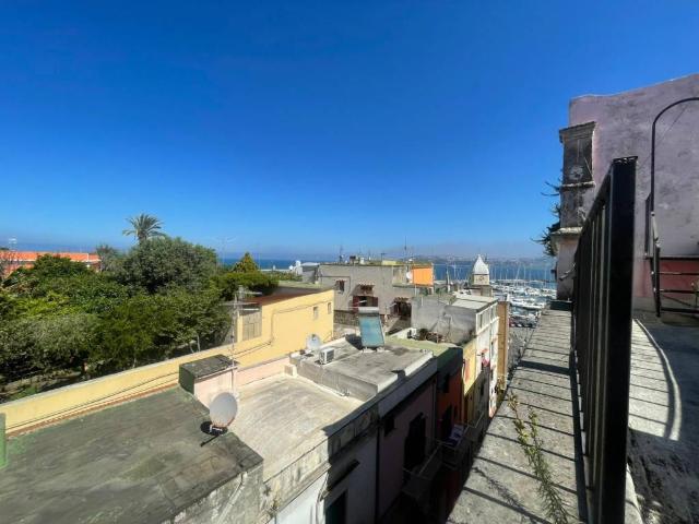 Appartamento in vendita a Procida NA