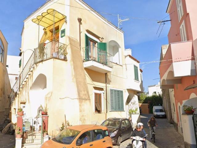 Appartamento in vendita a Procida NA