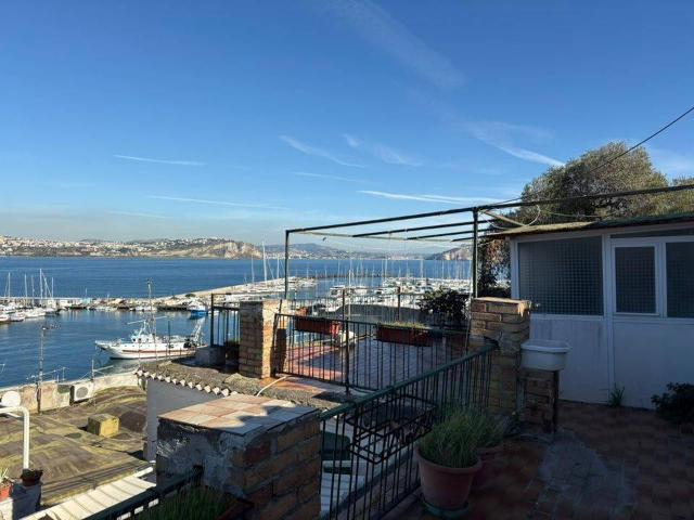 Appartamento in vendita a Procida NA