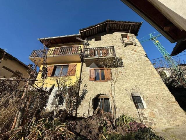 Casa indipendente in vendita a Quart AO