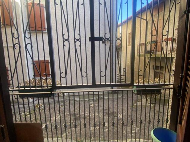 Appartamento in vendita a Rezzago CO