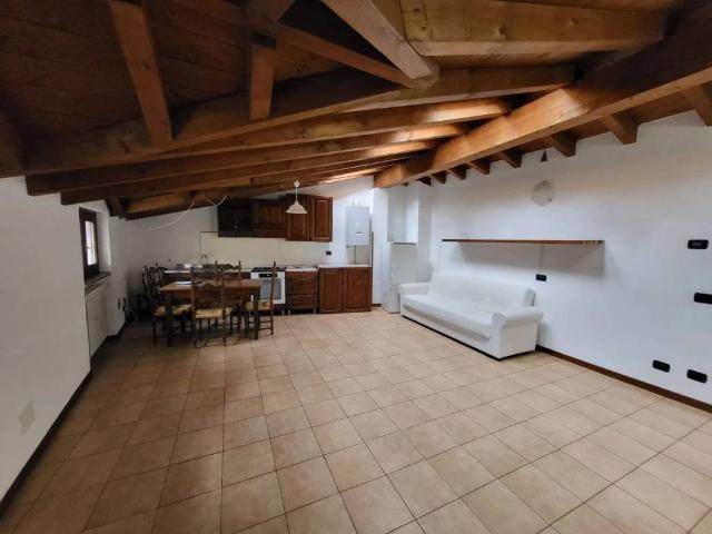 Appartamento in vendita a Rezzago CO