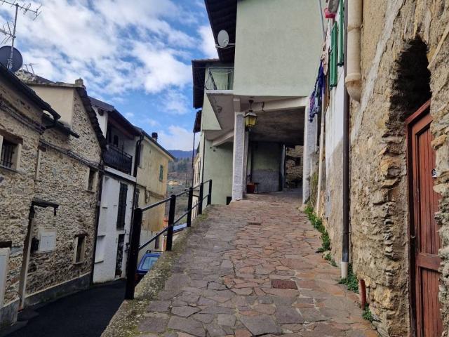 Appartamento in vendita a Rezzo IM