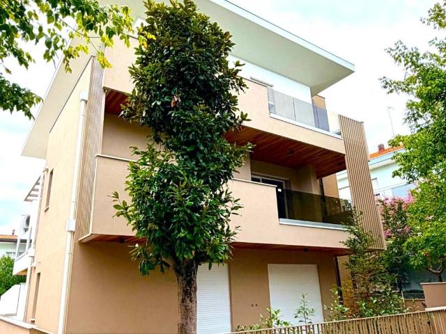 Appartamento in vendita a Riccione RN