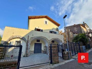 Appartamento in vendita a Riardo CE