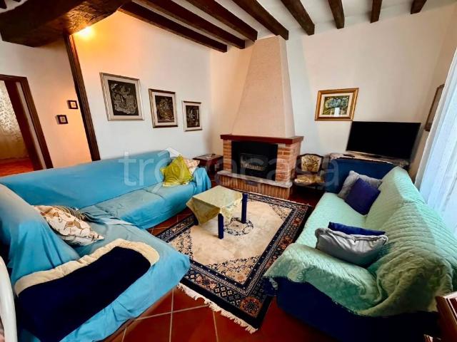 Appartamento in vendita a Rivergaro via Edmondo De Amicis