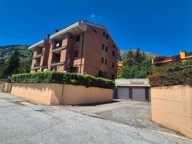 Appartamento in vendita a Rocca di Cambio AQ