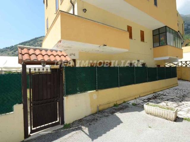 Appartamento in vendita a Rocca di Cambio AQ