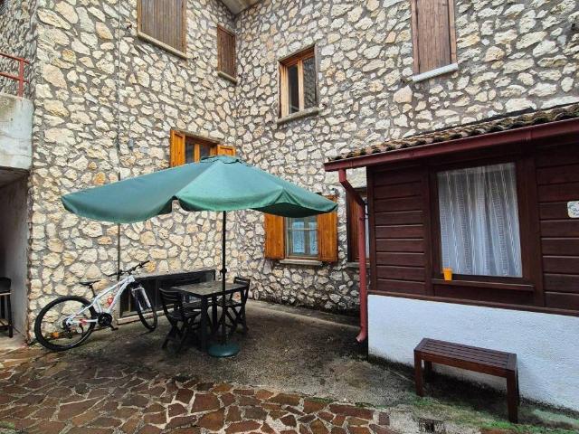 Appartamento in vendita a Rocca di Cambio AQ