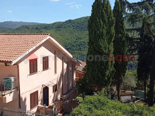 Appartamento in vendita a Roccagiovine RM