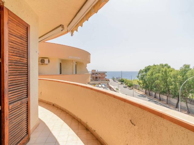 Appartamento in vendita a Roccalumera ME