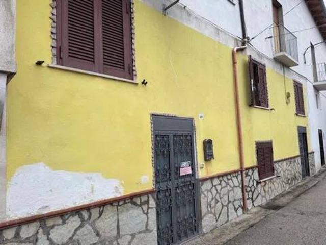 Appartamento in vendita a Roccamonfina CE