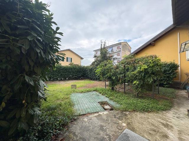 Villa in vendita a Robecco sul Naviglio MI