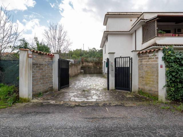 Casa indipendente in vendita a Roma