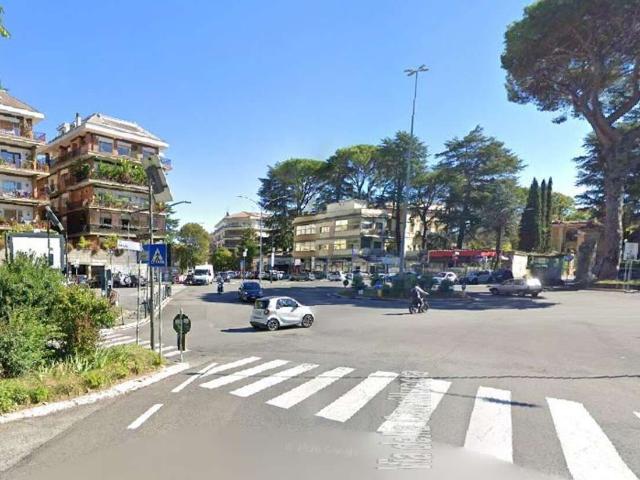 APPARTAMENTO in VENDITA a ROMA CASSIA di 4 vani