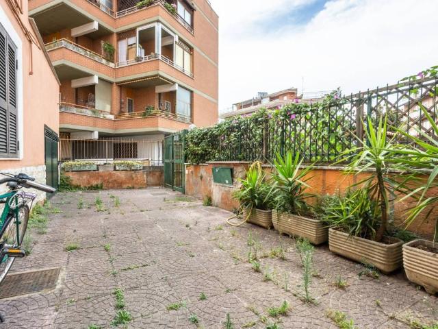 Appartamento in vendita a Roma RM