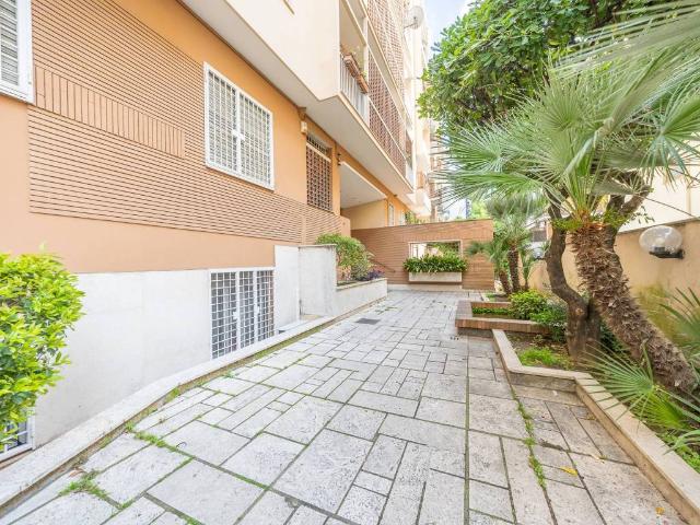 Appartamento in vendita a Roma RM