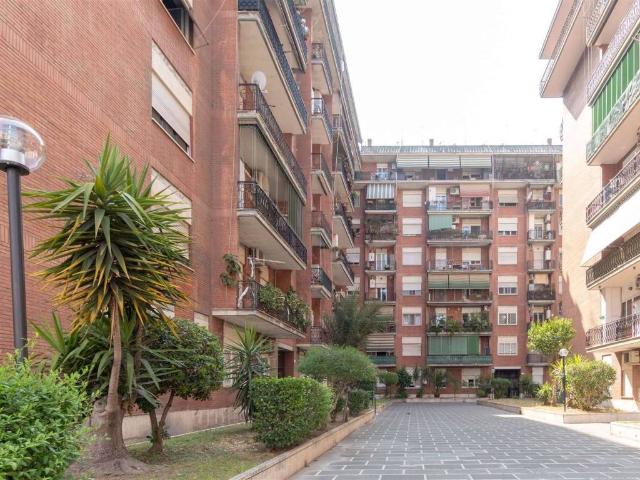 Appartamento in vendita a Roma RM