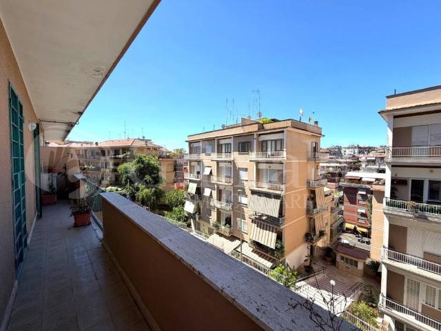 Appartamento in vendita a Roma RM