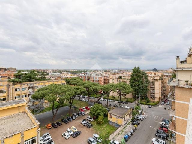 Appartamento in vendita a Roma RM