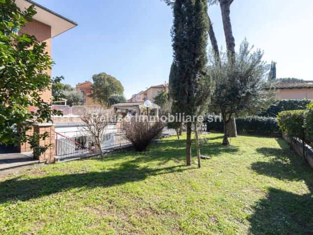 Appartamento in vendita a Roma RM