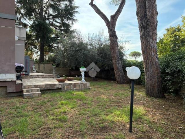 Appartamento in vendita a Roma RM