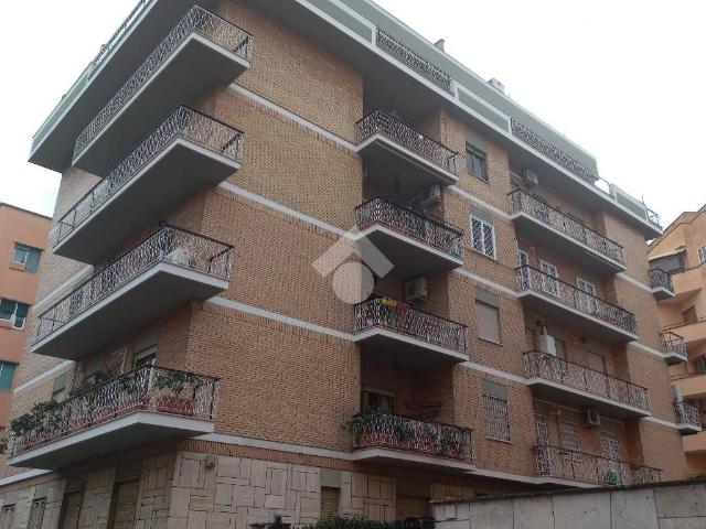 Appartamento in vendita a Roma RM