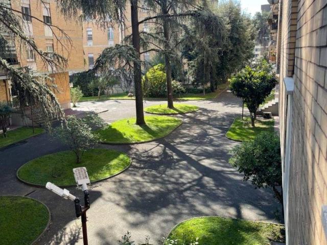 Appartamento in vendita a Roma RM