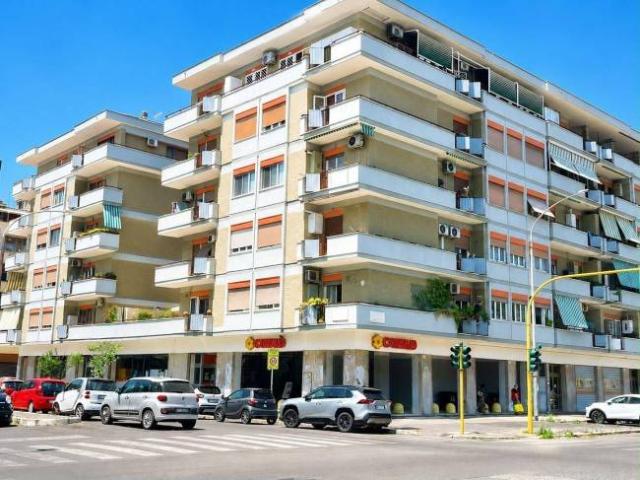 Appartamento in vendita a Roma RM