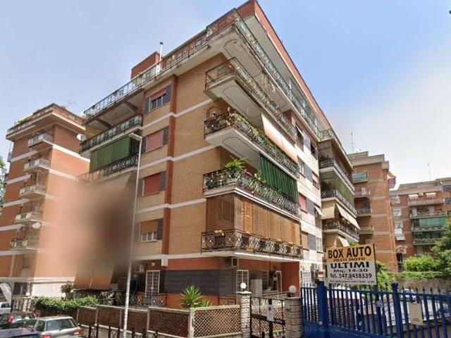 Appartamento in vendita a Roma RM