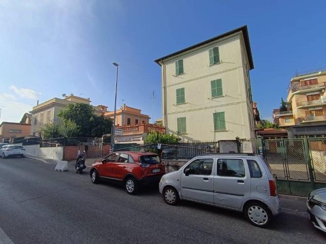 Appartamento in vendita a Roma RM