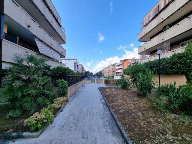 Appartamento in vendita a Roma RM