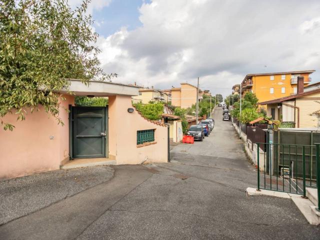 Appartamento in vendita a Roma RM