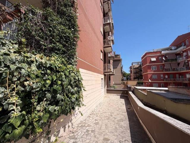 Appartamento in vendita a Roma RM