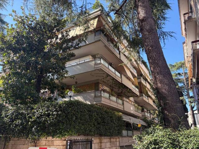 Appartamento in vendita a Roma RM