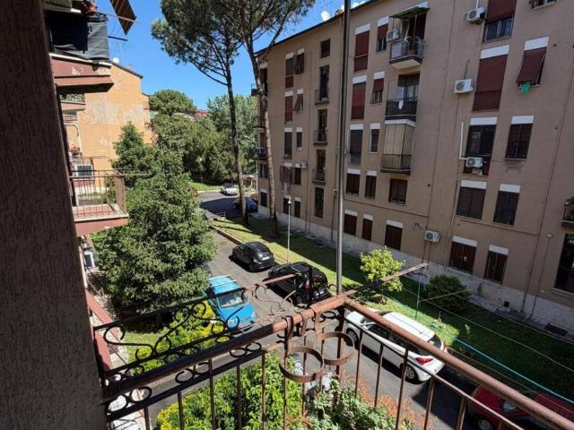 Appartamento in vendita a Roma RM
