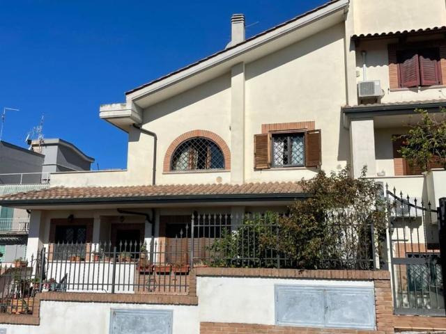 Appartamento in vendita a Roma RM