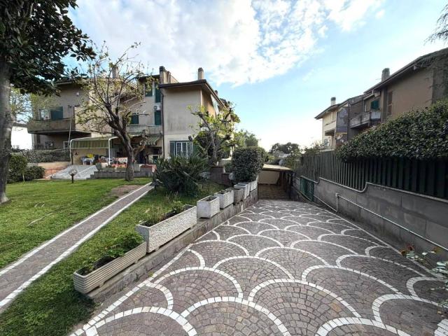 Appartamento in vendita a Roma RM
