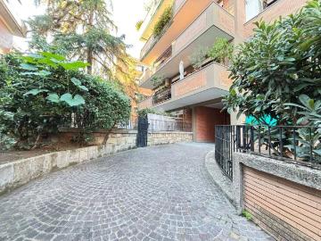 Appartamento in vendita a Roma RM