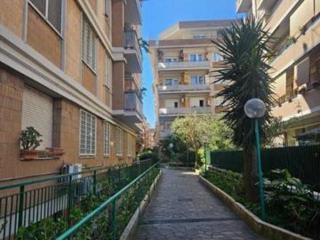 Appartamento in vendita a Roma RM