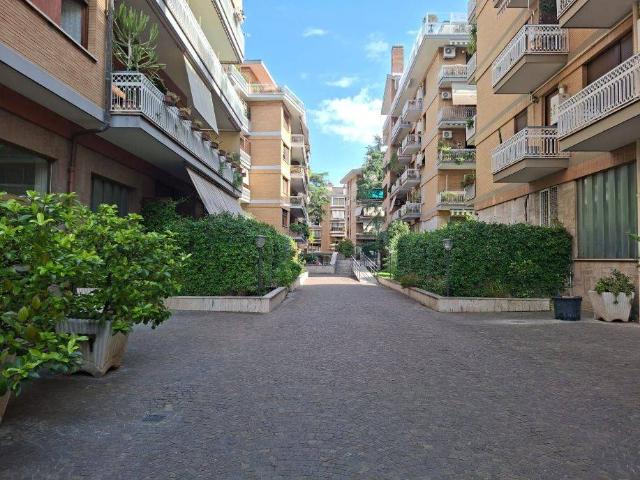 Appartamento in vendita a Roma RM