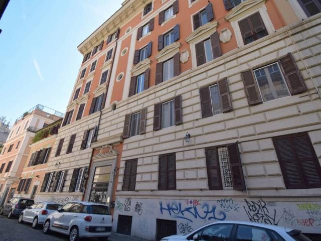 Appartamento in vendita a Roma RM