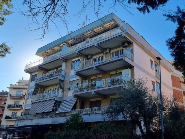 Appartamento in vendita a Roma RM