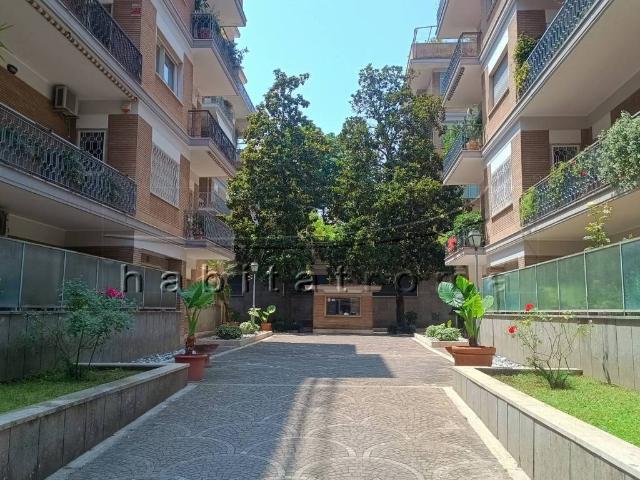 Appartamento in vendita a Roma RM