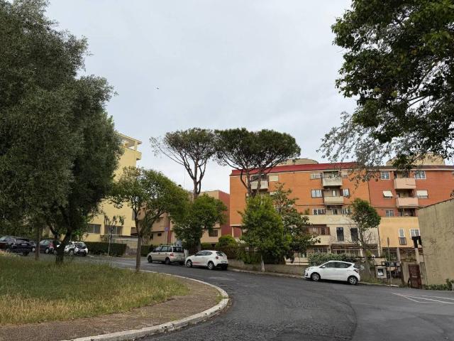 Appartamento in vendita a Roma RM