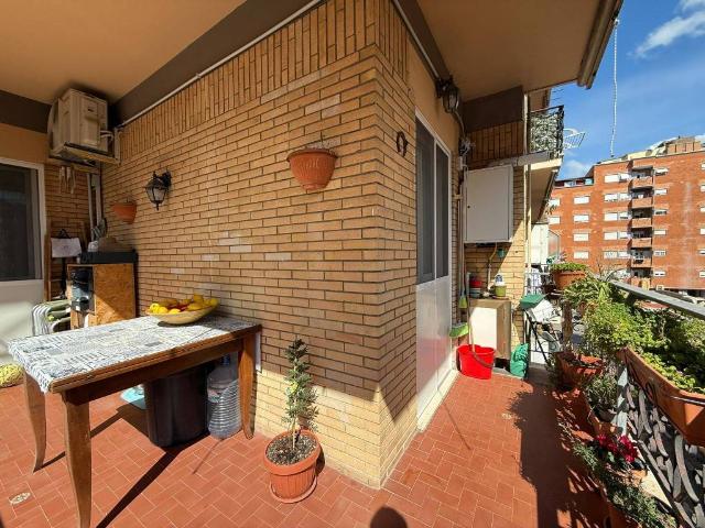 Appartamento in vendita a Roma RM