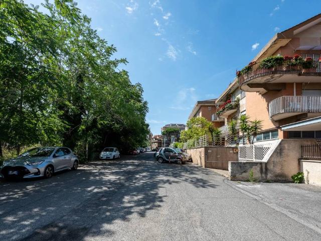 Appartamento in vendita a Roma RM