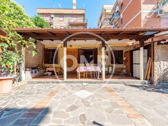 Appartamento in vendita a Roma RM